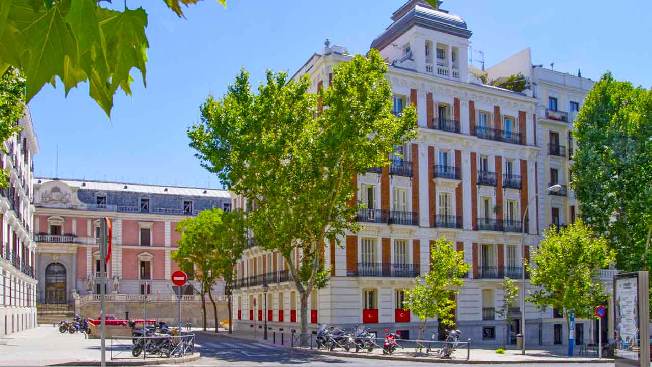 European School of Economics Madrid