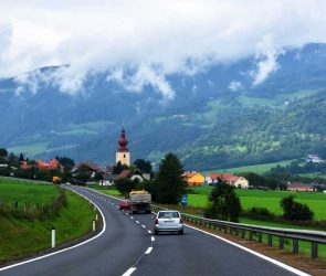 traveling ke austria naik mobil lur