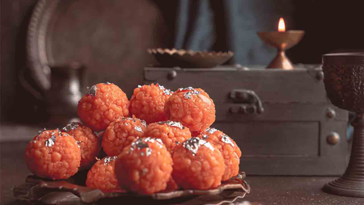 12 Oleh-Oleh Khas India yang Wajib Kalian Bawa Pulang - Laddu