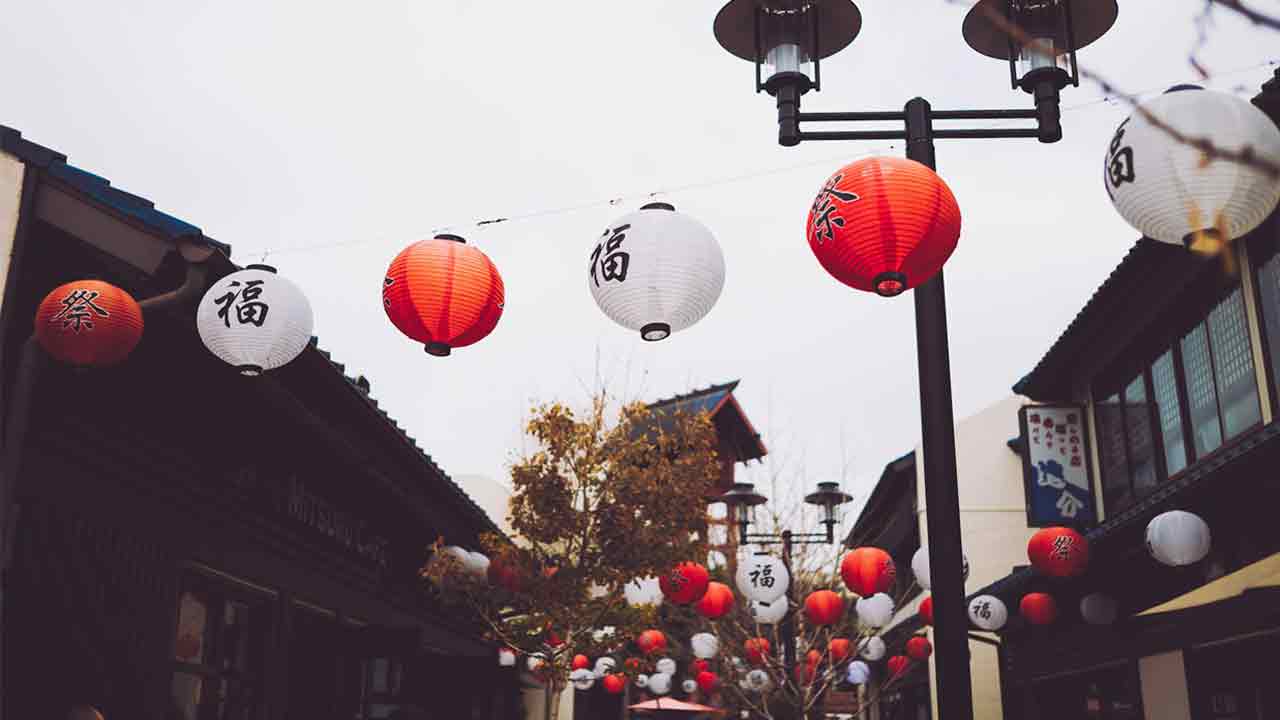 Lunar New Year 2025: Celebrate the Year of the Wood Snake with Traditions and Joy 4 Lunar New Year 2025: Celebrate the Year of the Wood Snake with Traditions and Joy