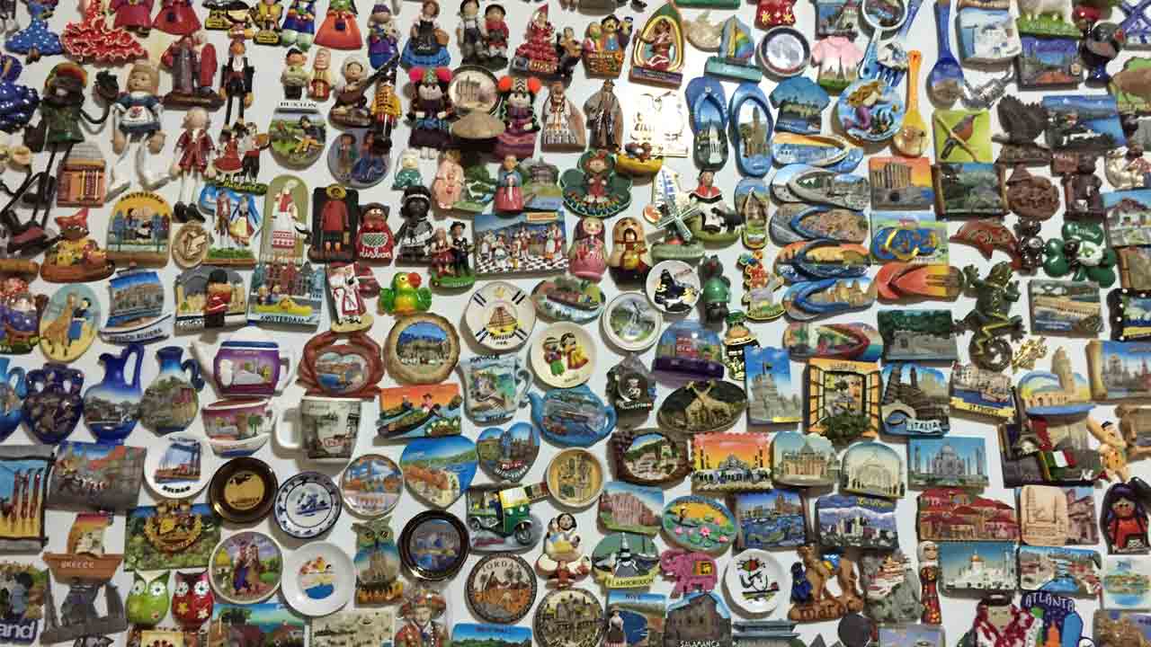 Inilah 10 Oleh-Oleh Khas Jepang yang Murah Meriah Tapi Tetap Unik dan Berkesan 2 Inilah 10 Oleh-Oleh Khas Jepang yang Murah Meriah Tapi Tetap Unik dan Berkesan