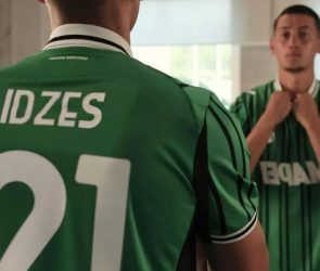 New Uniform Jay Idzes with Sassuolo Jersey