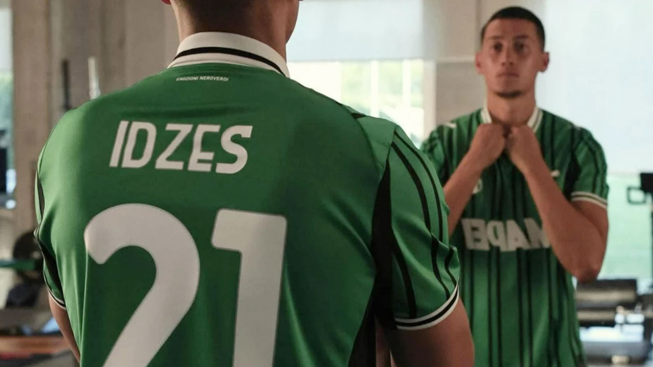 New Uniform Jay Idzes with Sassuolo Jersey