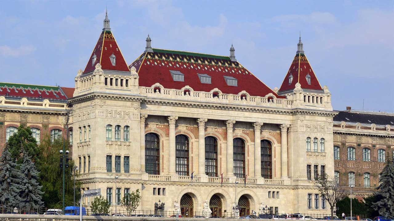 Universitas Terbaik di Hungaria yang Mendukung Beasiswa Internasional 6 Budapest University of Technology and Economics (BME) - Universitas Terbaik di Hungaria