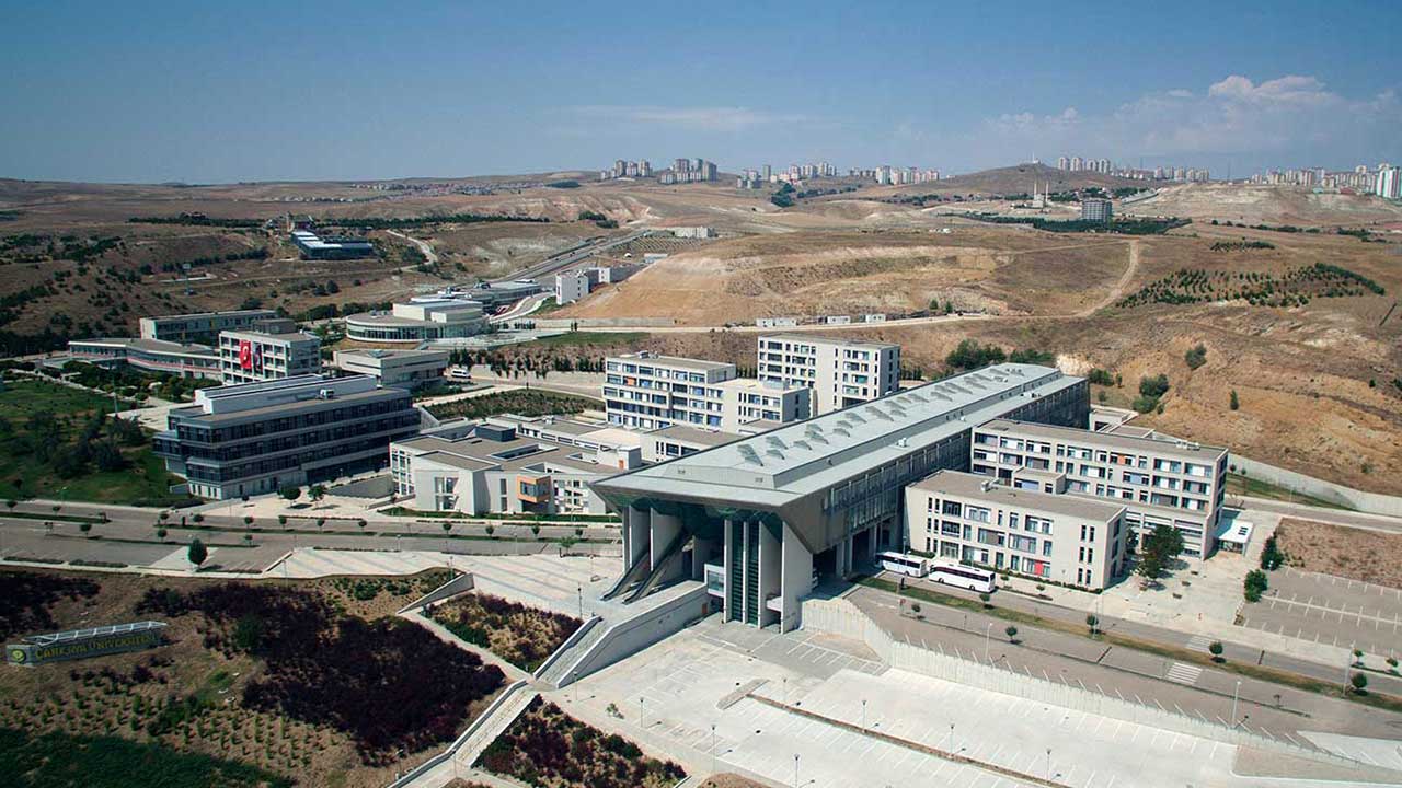 Cankaya University - Universitas Terbaik di Turki