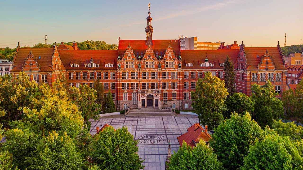 10 Universitas Terbaik di Polandia untuk Mahasiswa Indonesia 10 Gdansk University of Technology - Universitas Terbaik di Polandia