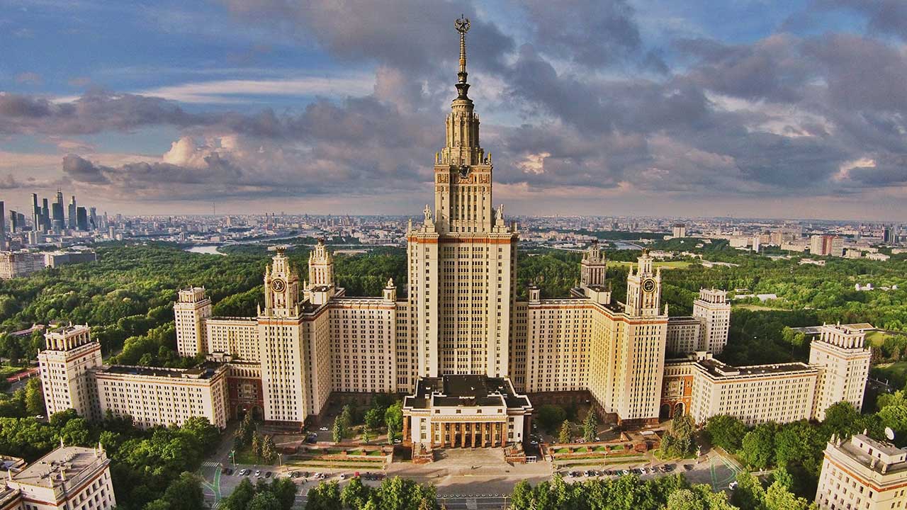 Daftar Universitas Terbaik di Rusia dengan Beasiswa untuk Pelajar Asia Tenggara 2 Lomonosov Moscow State University - Universitas Terbaik di Rusia