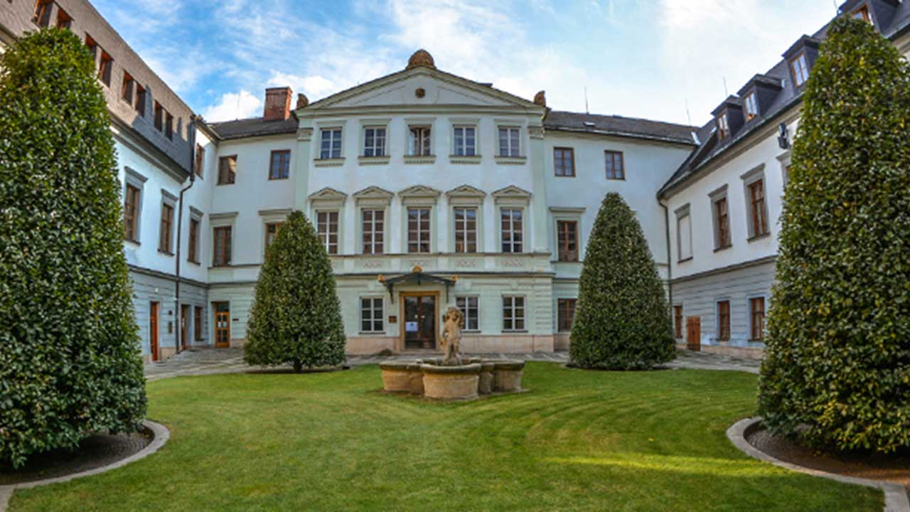 Palacký University Olomouc - Universitas Terbaik di Republik Ceko