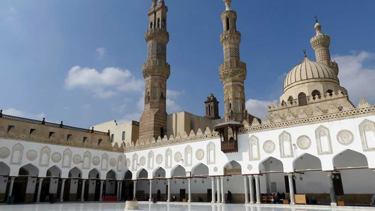 Universitas Kairo (Cairo University)